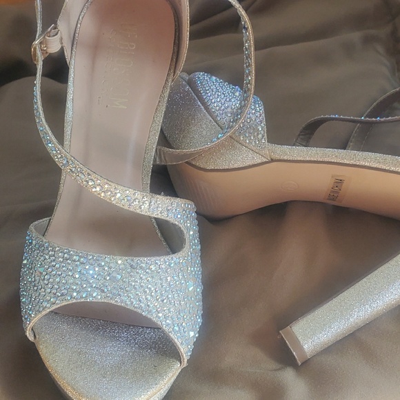 Shoes - Picture 4 of 4